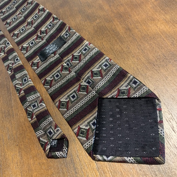 Geometric silk neck tie - Picture 2 of 3